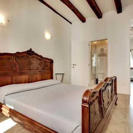Venice Traditional Home With Terrace Exterior photo