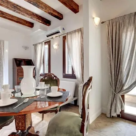 Venice Traditional Home With Terrace Exterior photo