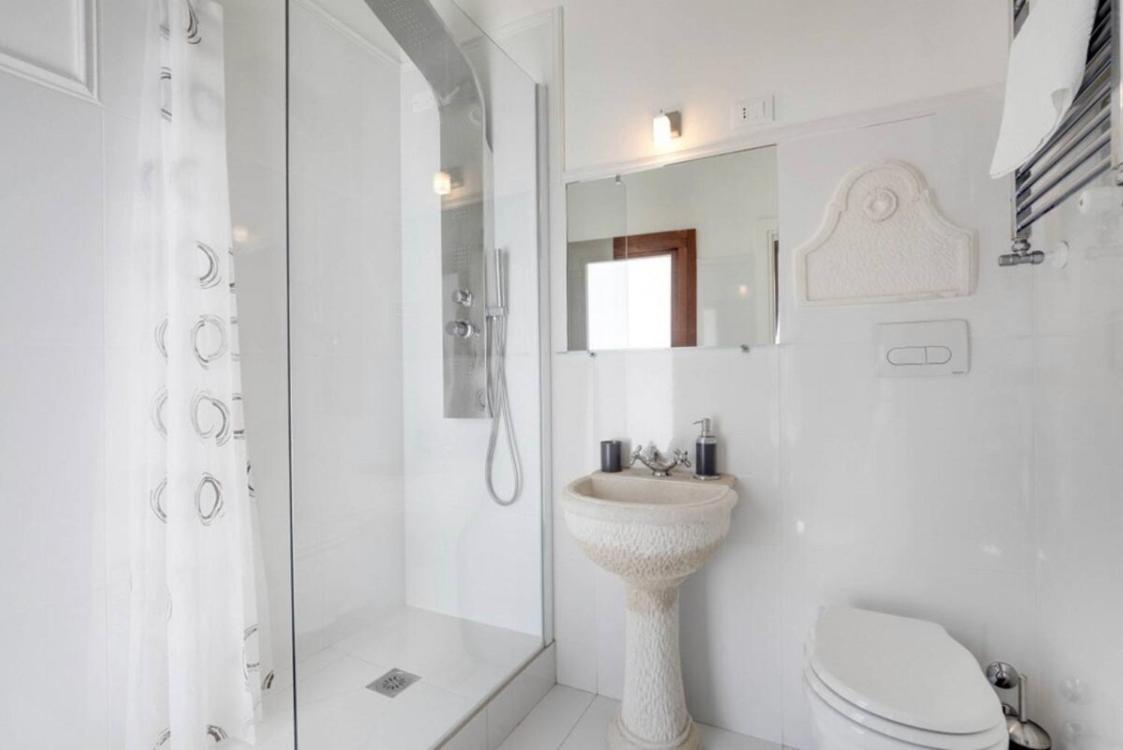 Traditional With Terrace Appartamento