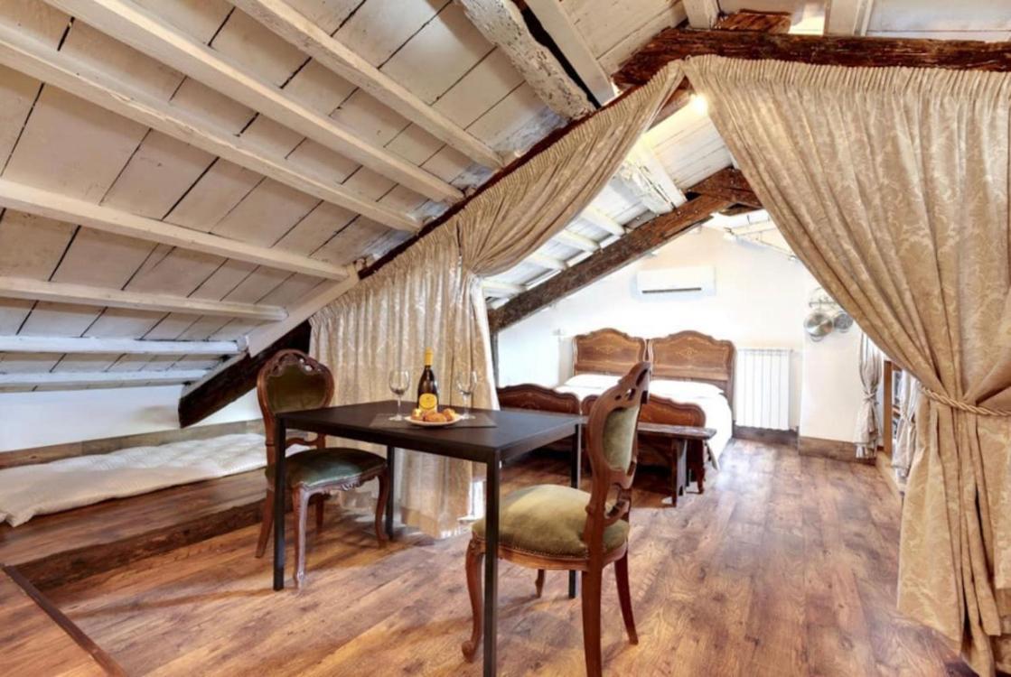Traditional With Terrace Appartamento