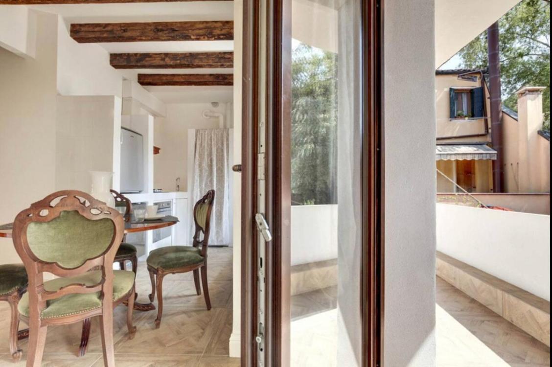 Appartamento Traditional With Terrace
