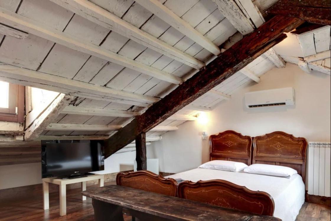 Traditional With Terrace Appartamento