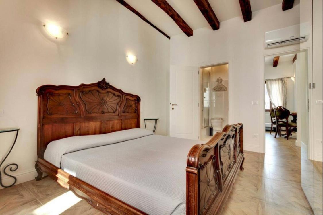 Traditional With Terrace Venezia